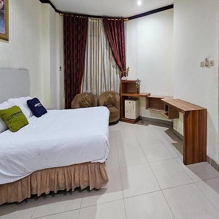 Urbanview Hotel Kharisma Banjarmasin Банджармасін Екстер'єр фото