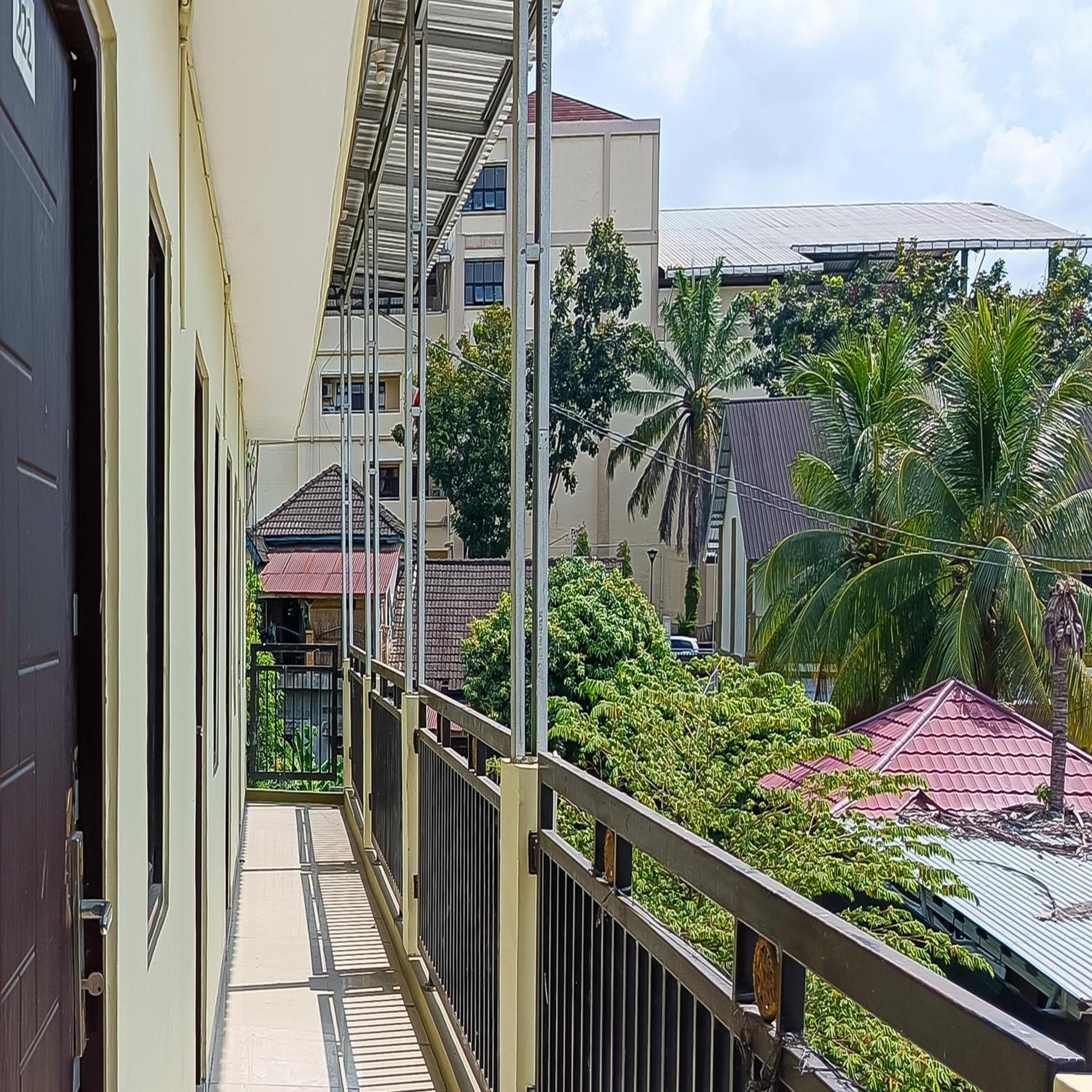 Urbanview Hotel Kharisma Banjarmasin Банджармасін Екстер'єр фото